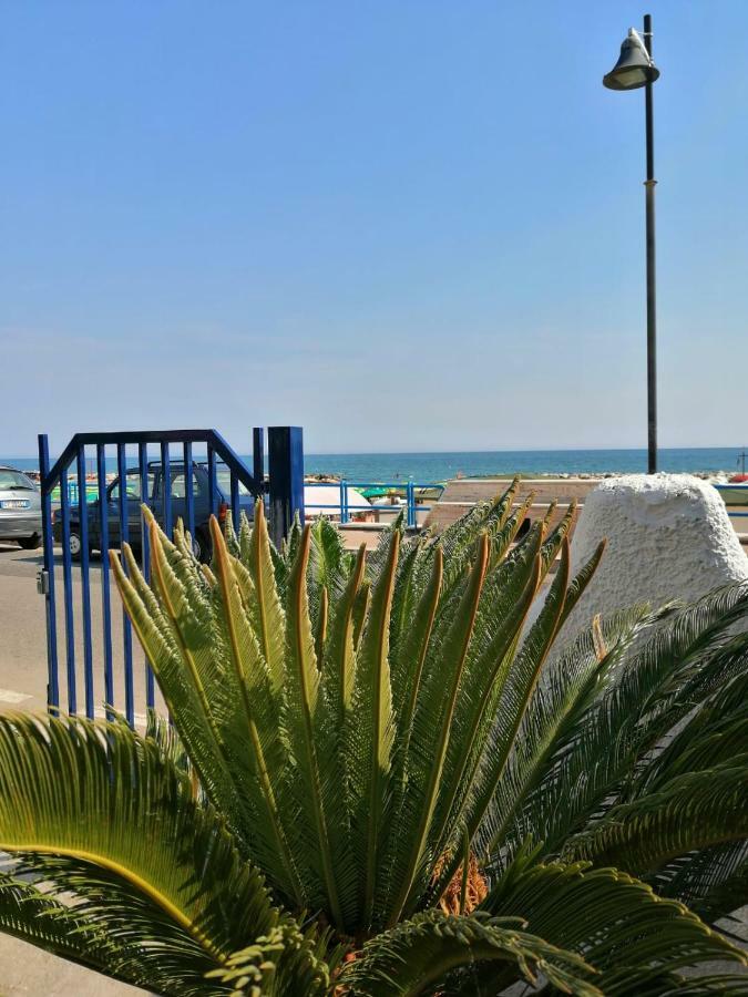 Monolocale Tirreno Studio Seafront Formia Extérieur photo